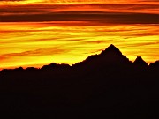 71 Sceso il sole, cielo infuocato verso il Monviso